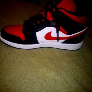 Size 10.5 men Air Jordan 1 ONLY RIGHT SHOE like new